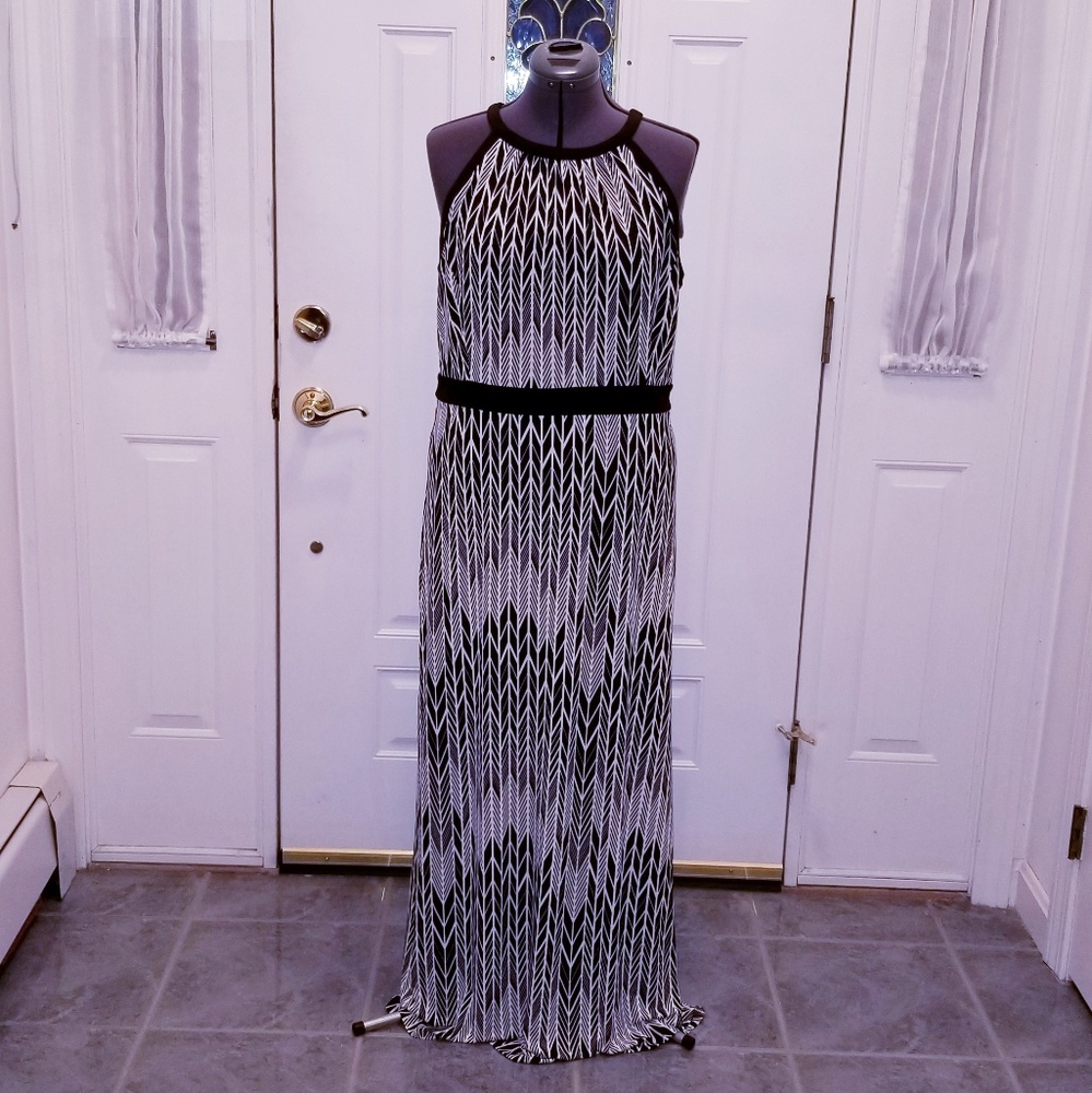 **Sale**  Liz Claiborne Black & White Maxi Dress L